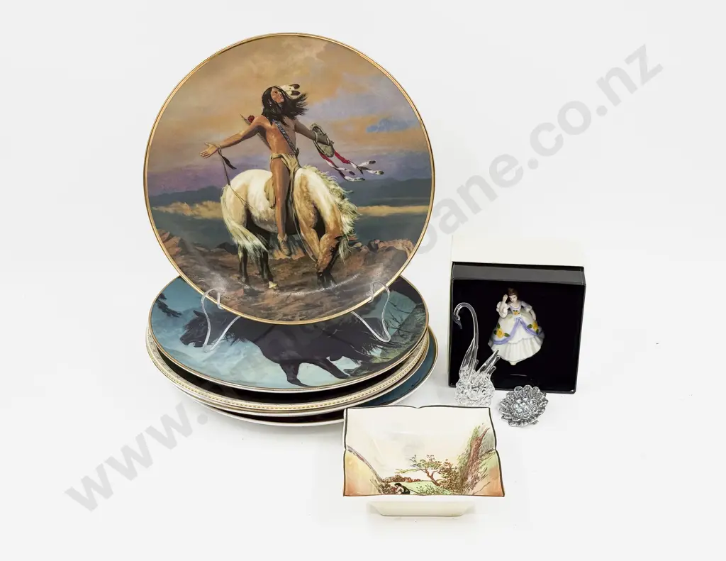 Qty of Assorted Fancy China Plates etc Image 1++