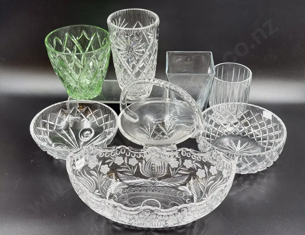 Qty of Assorted Glass Ware Image 1++