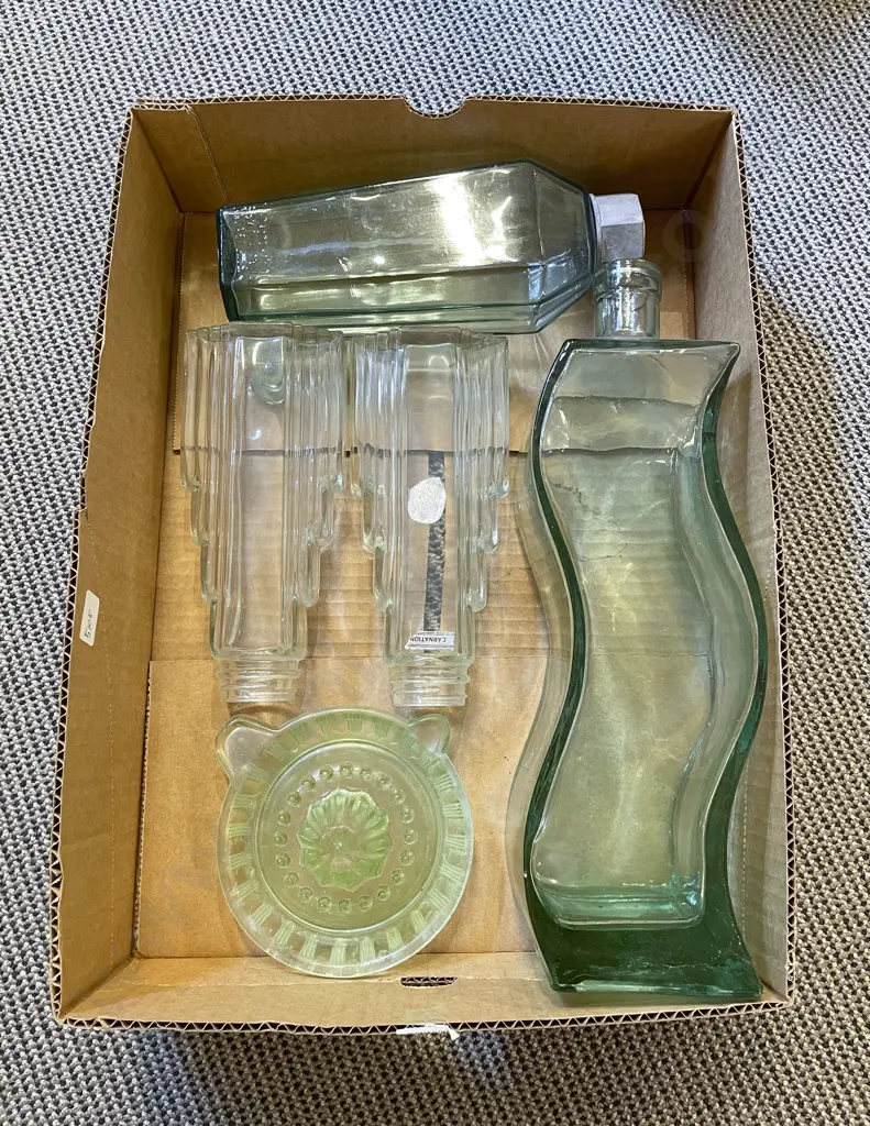 Box Qty of Assorted Vintage Glass Ware Image 1++