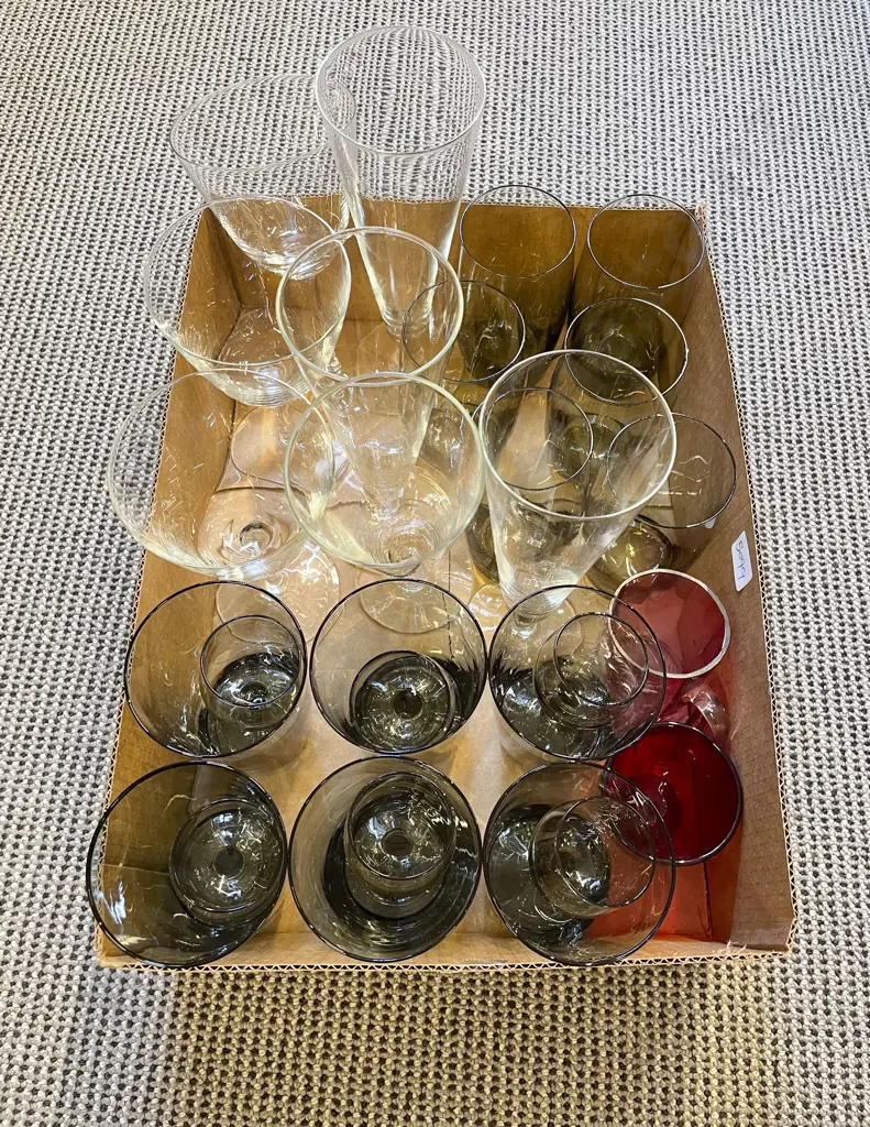 Box Qty of Assorted Glass Ware Image 1++