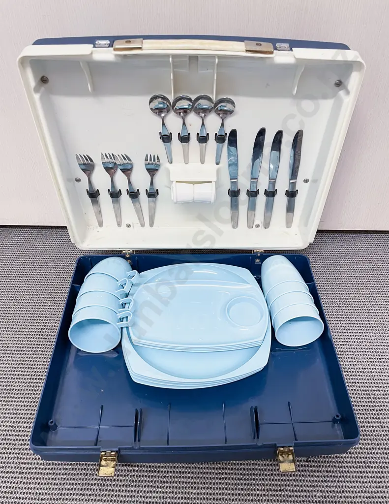 Vintage Boxed Picnic Set Image 1++