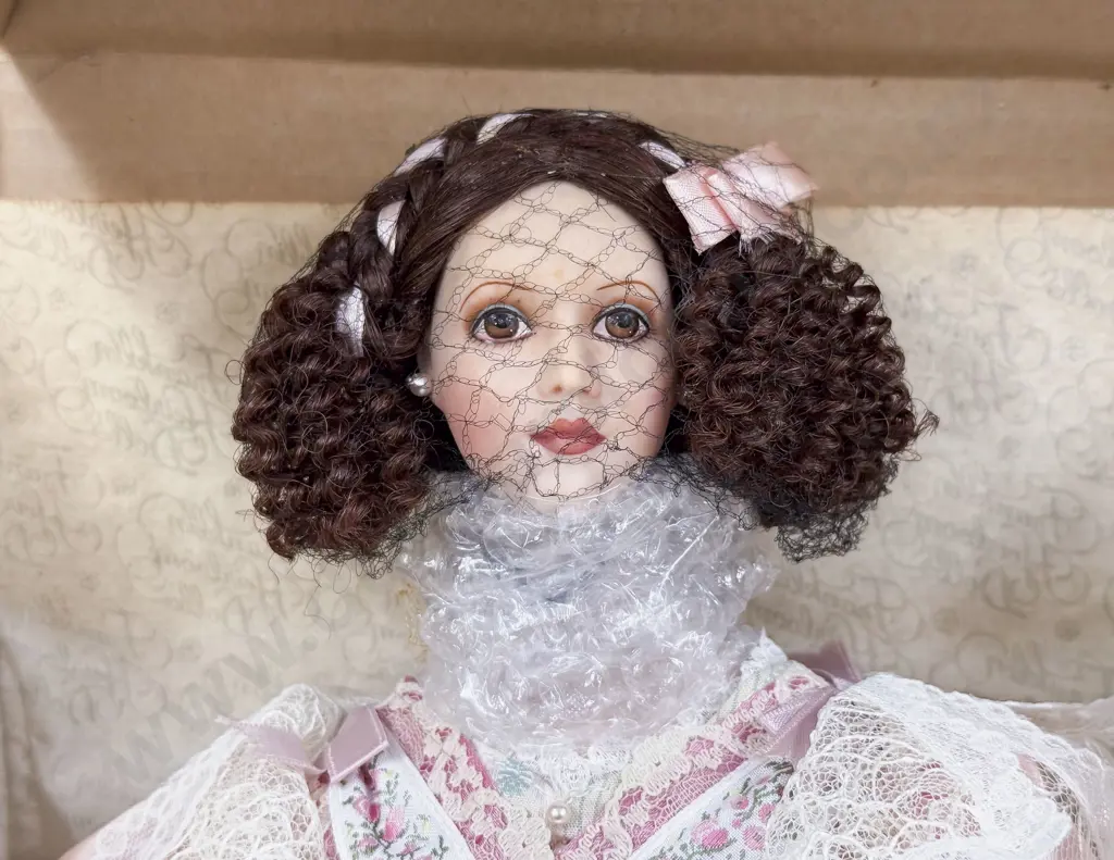 Boxed Franklin Mint New Bisque Doll Victorian Costume 42cm Image 1++