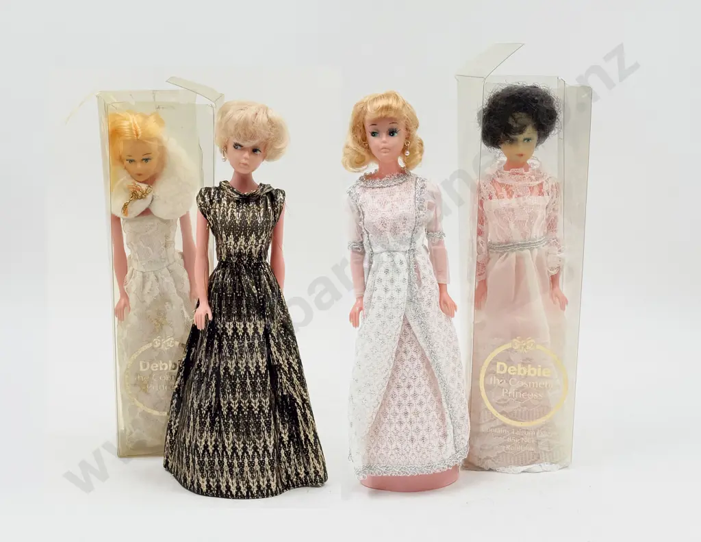 Four Debbie Dolls 28cm Image 1++