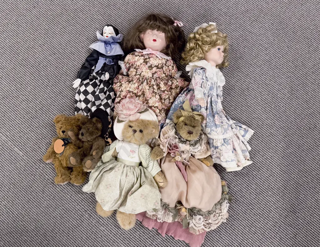 Collection Dolls and Teddy Bears Image 1++
