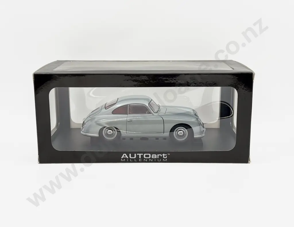 Boxed Autoart 1:18 Scale Porsche Model Image 1++