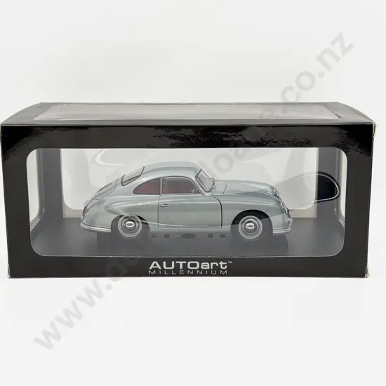 Boxed Autoart 1:18 Scale Porsche Model