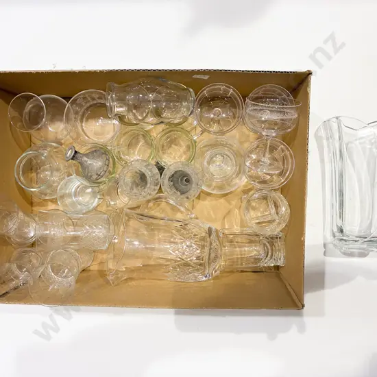 Qty of Assorted Crystal & Glass Ware