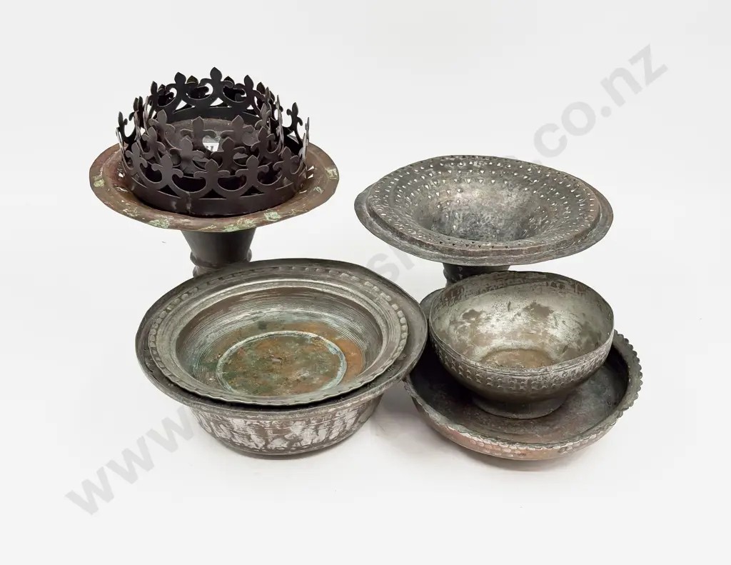 Qty of Assorted Metal Ware Image 1++