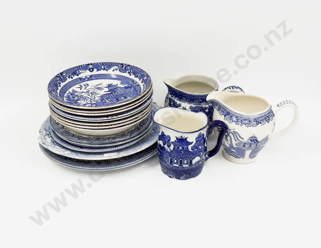 Qty of Assorted Blue & White "Willow" Pattern China Image 1++
