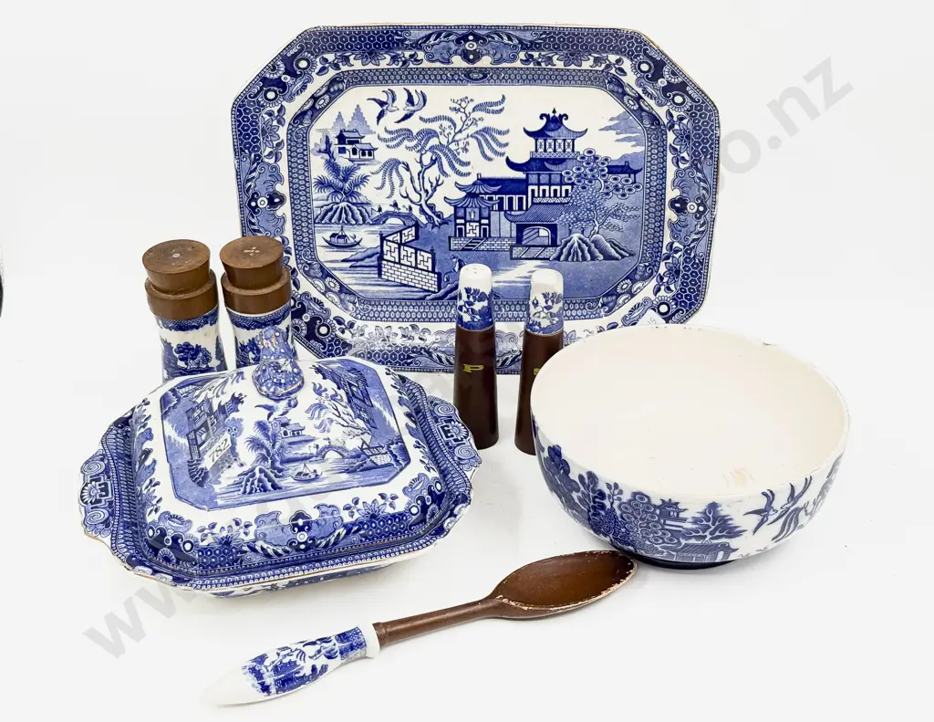 Qty of Assorted Blue & White "Willow" Pattern China Image 1++