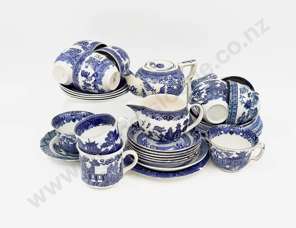 Qty of Assorted Blue & White "Willow" Pattern Tea China Image 1++