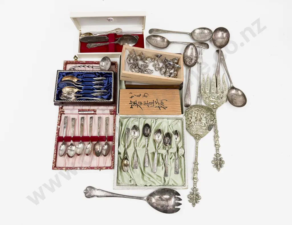 Qty of Assorted Boxed & Loose Cutlery etc Image 1++