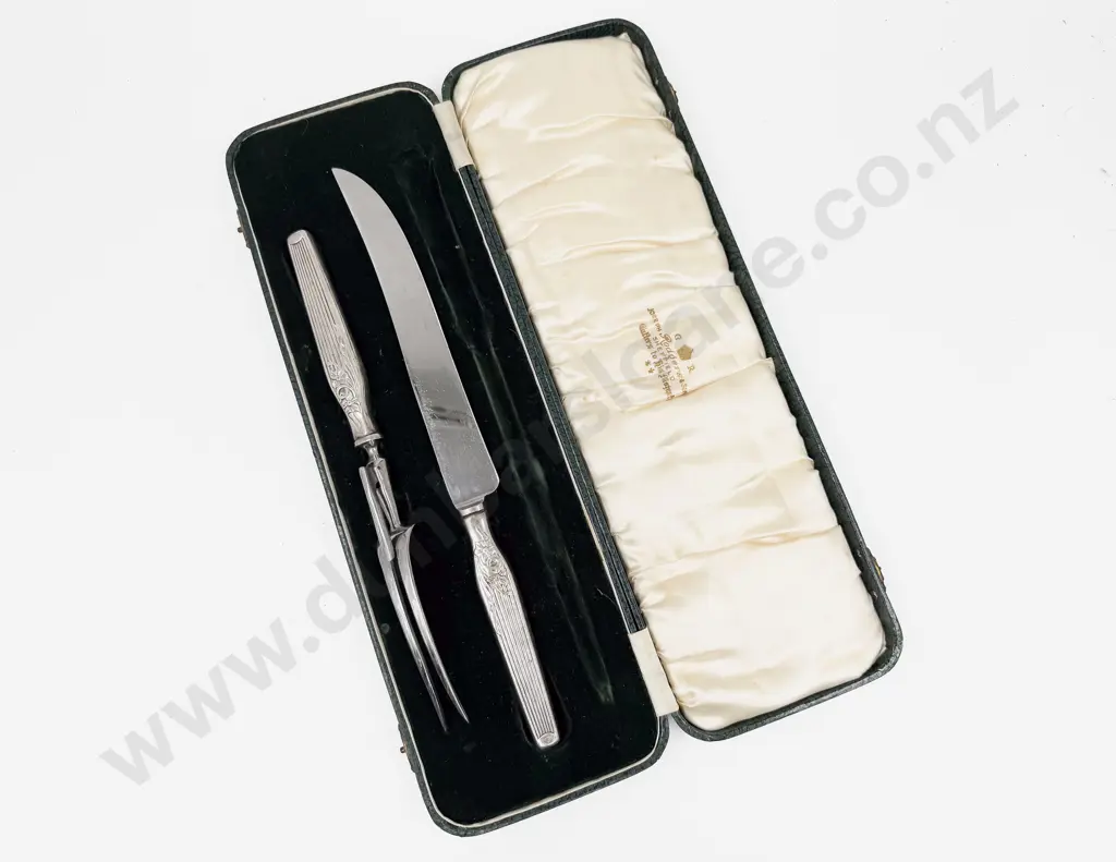 Boxed Carving Set Image 1++