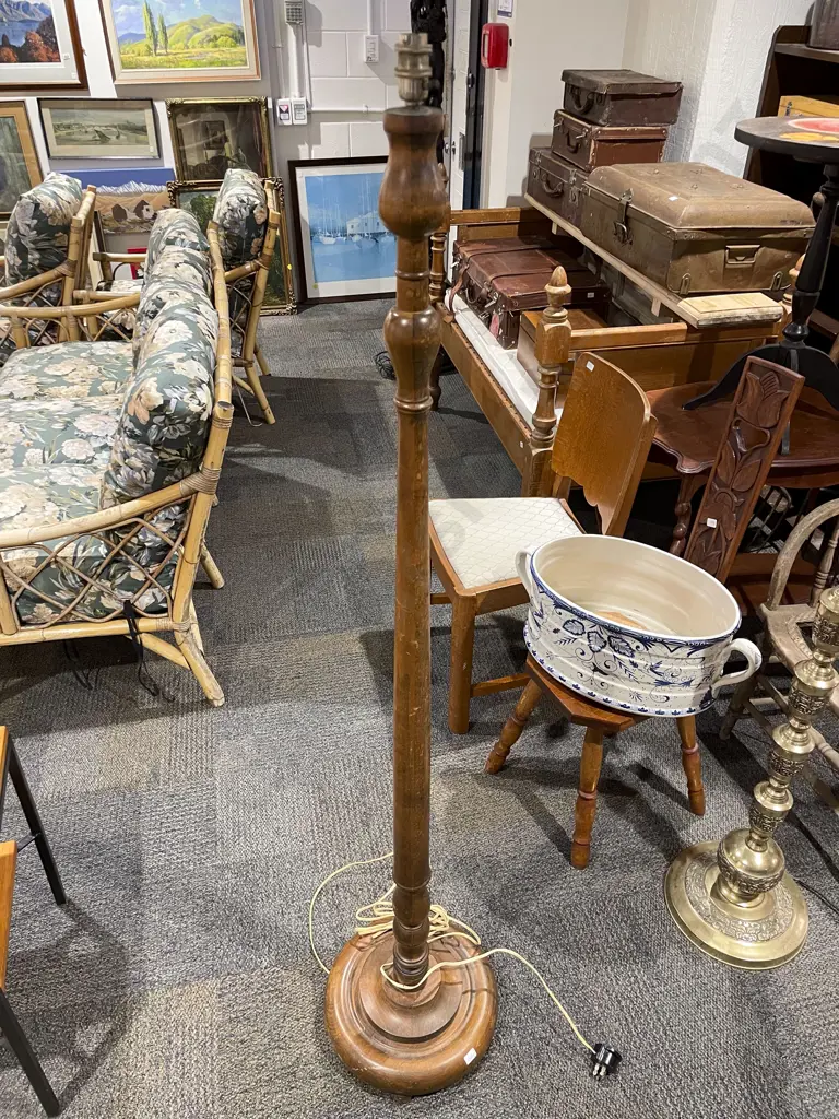 Standard Lamp Image 1++