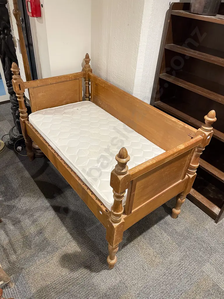 NZ Colonial Kauri Cot Converted to Day Bed Image 1++