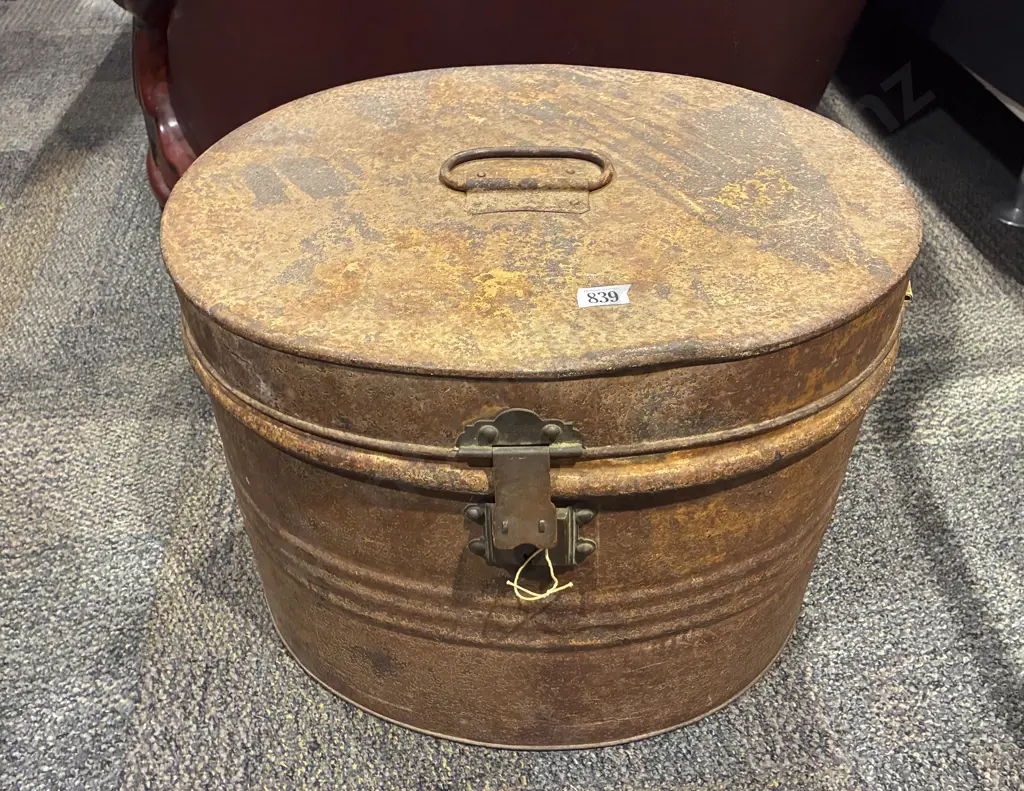 Vintage Tin Hat Box Image 1++