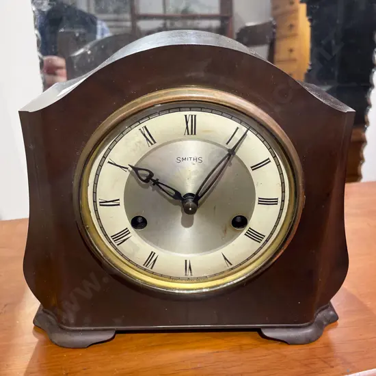 Small Bakelite Mantel Clock