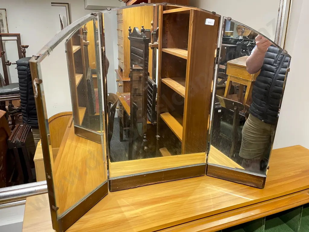 Three Panel Dressing Table Mirror Image 1++