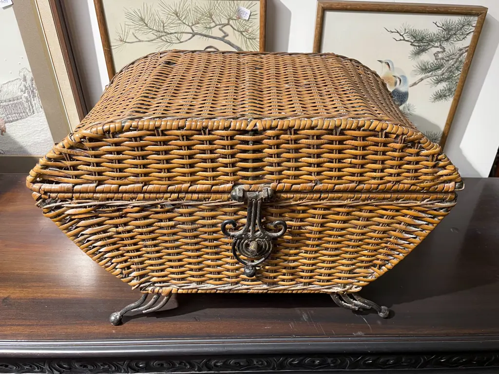 Small Rattan Chest on Feet Image 1++
