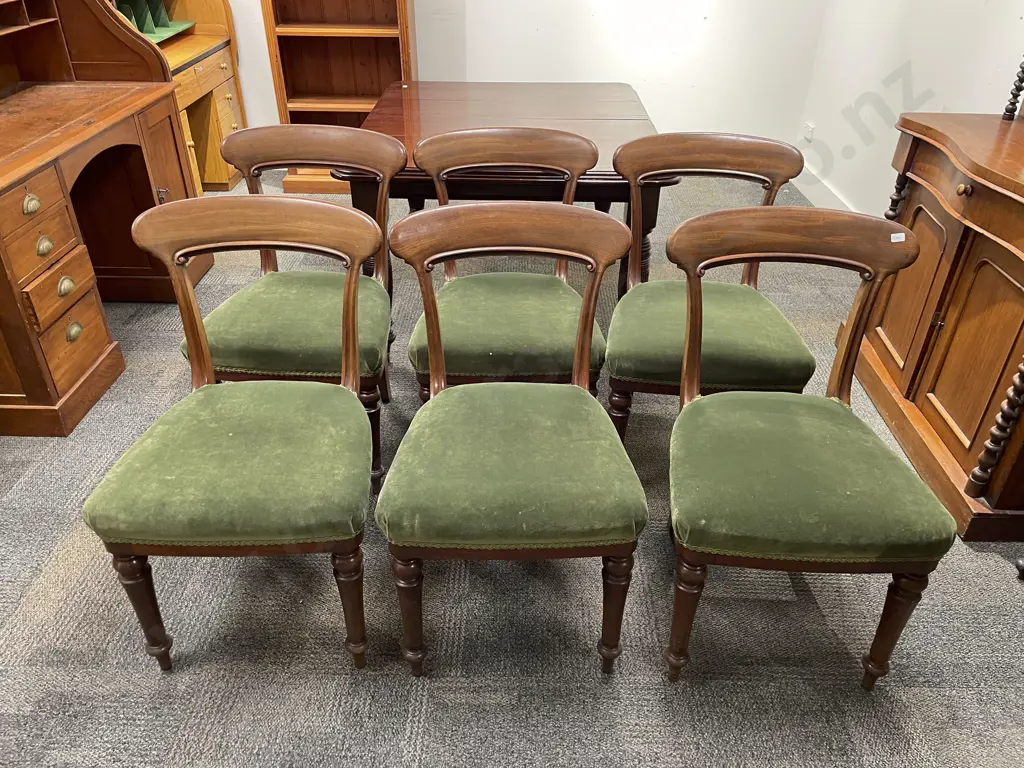 Victorian Mahogany Extension Dining Table & Six Balloon Back Chairs Image 1++