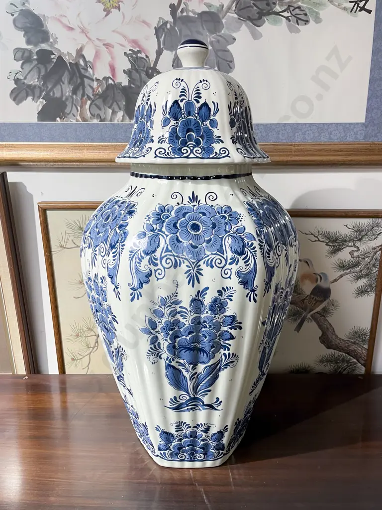 Large Blue & White Lidded Vase Image 1++