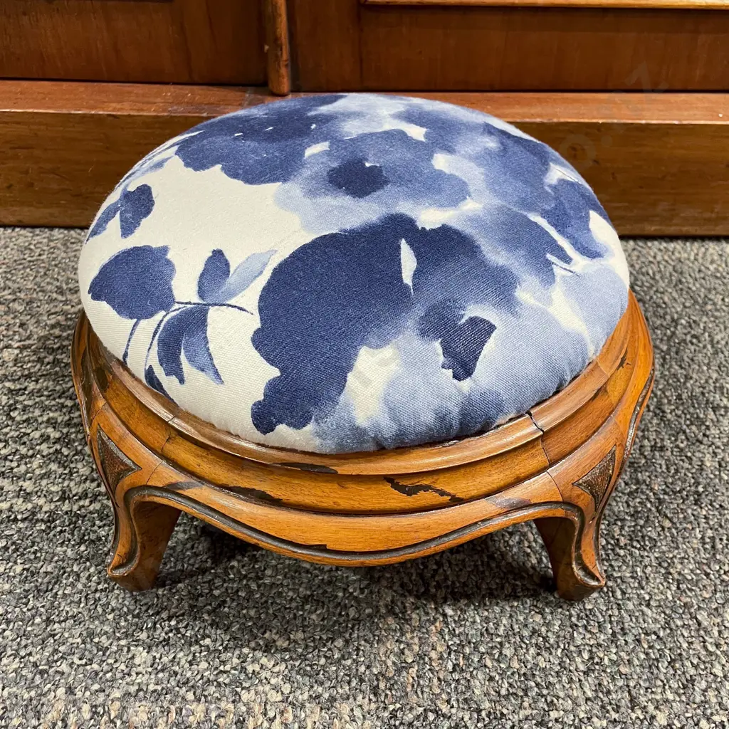 Small Footstool Image 1++