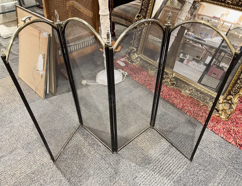 Four Panel Mesh Firescreen Image 1++