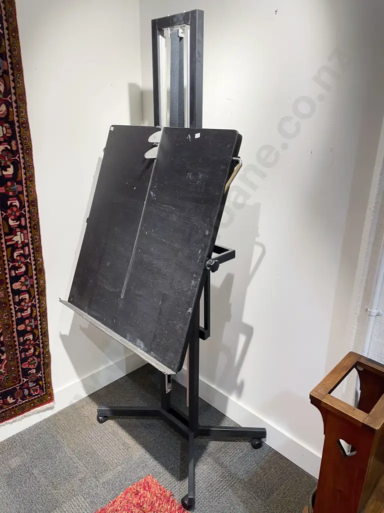 Large Modern Easel Image 1++