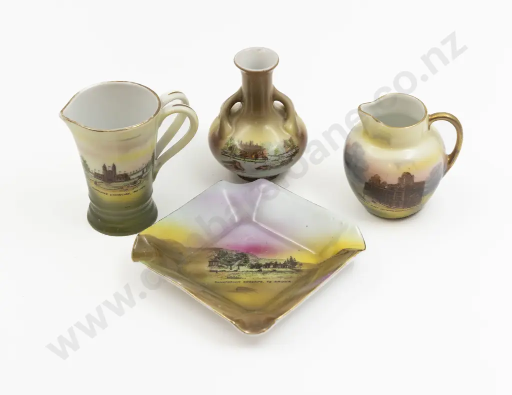 Four Pieces Royal Bayreuth NZ Souvenir Ware Image 1++