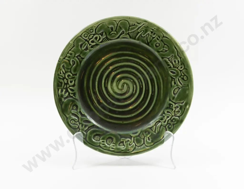 Crown Lynn Wharetana Pottery Wall Plate with Taniwha Design 25cm Dia Image 1++