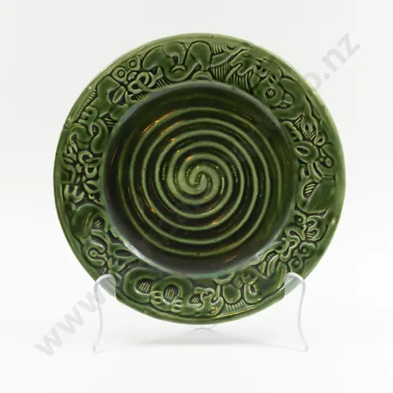 Crown Lynn Wharetana Pottery Wall Plate with Taniwha Design 25cm Dia