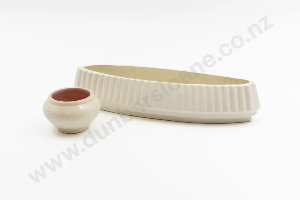 Crown Lynn RIbbed Trough Vase Image 1++