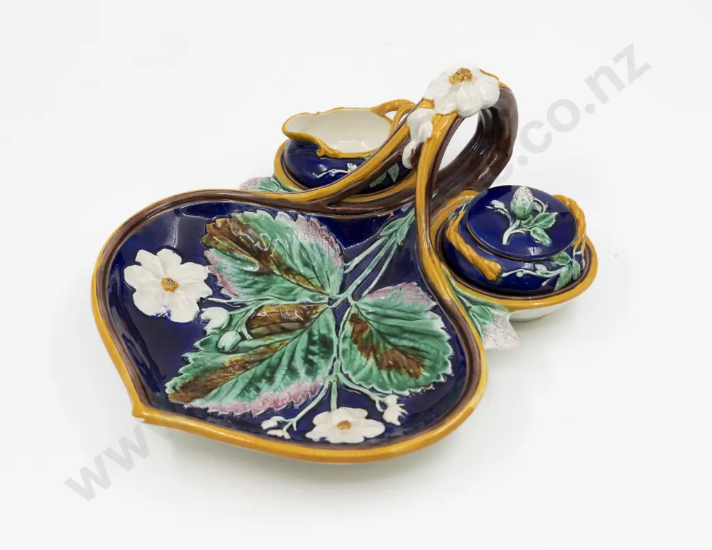 Wedgwood Majolica Shallow Molded Strawberry Dish with Sugar & Cream Image 1++