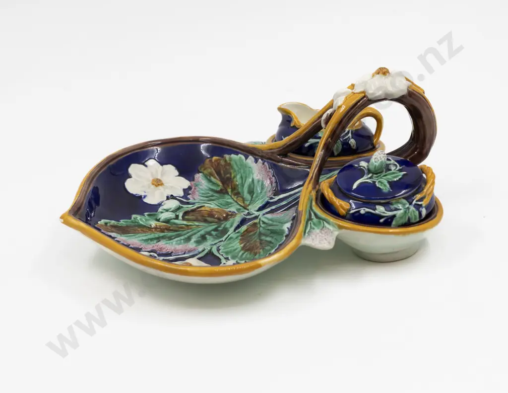 Wedgwood Majolica Shallow Molded Strawberry Dish with Sugar & Cream Image 1++