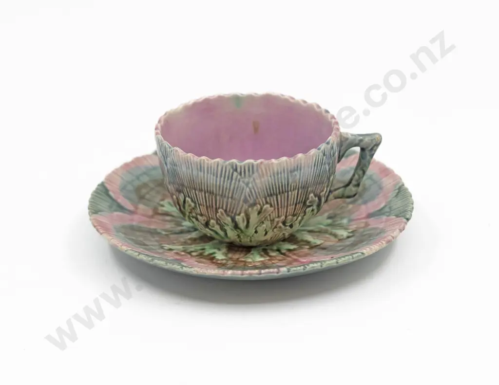 Griffen Smith & Hill Etruscan Majolica Glazed Seaweed & Shell Pattern Teacup & Saucer Image 1++