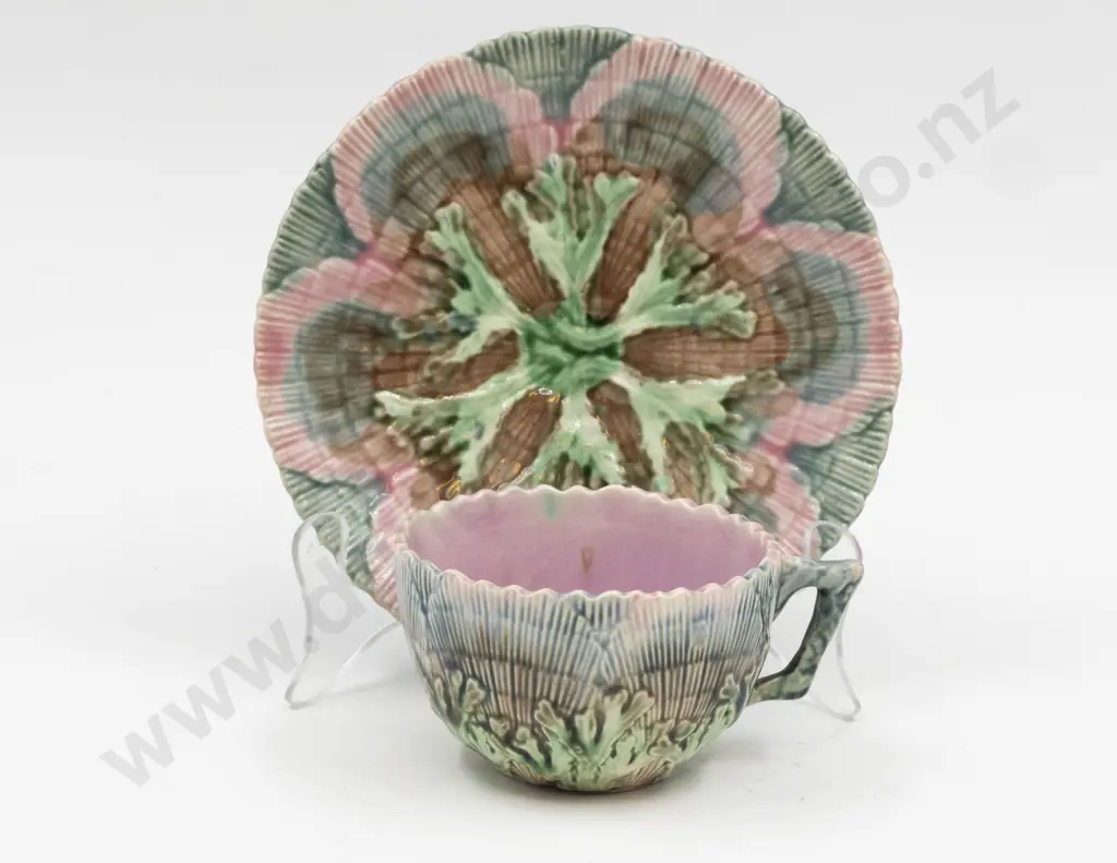 Griffen Smith & Hill Etruscan Majolica Glazed Seaweed & Shell Pattern Teacup & Saucer Image 1++