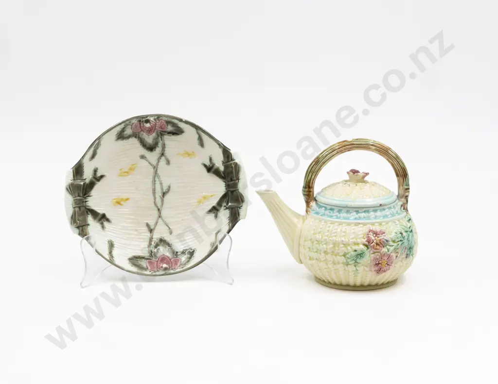 Wedgwood Majolica Glazed Molded Strawberry Dish with Unmarked Teapot Image 1++