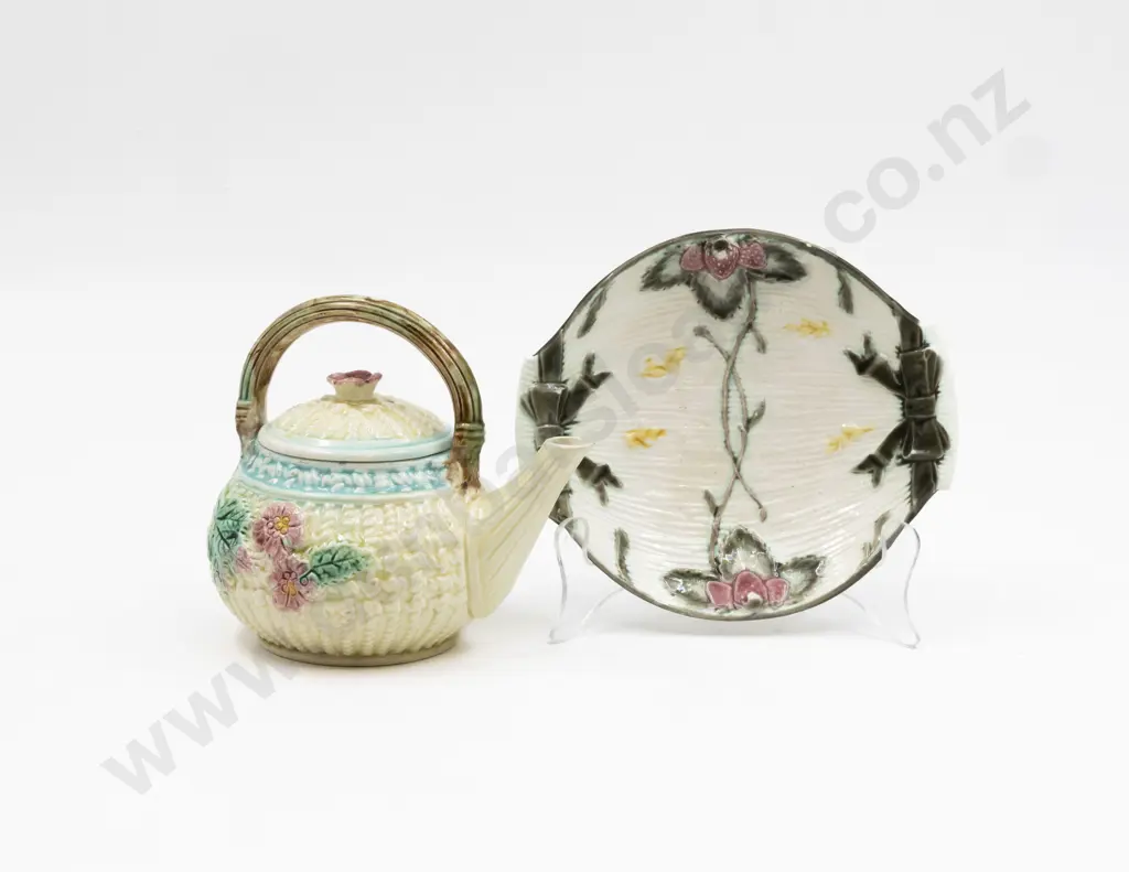 Wedgwood Majolica Glazed Molded Strawberry Dish with Unmarked Teapot Image 1++