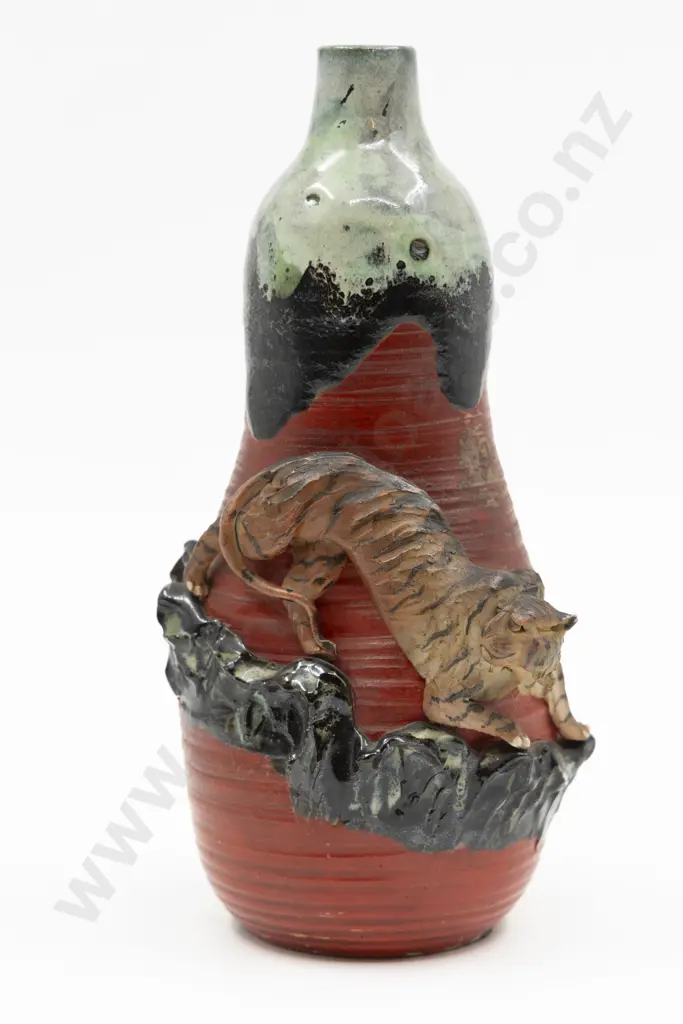 Sumida Gawa Bottle Vase 24cm H Image 1++