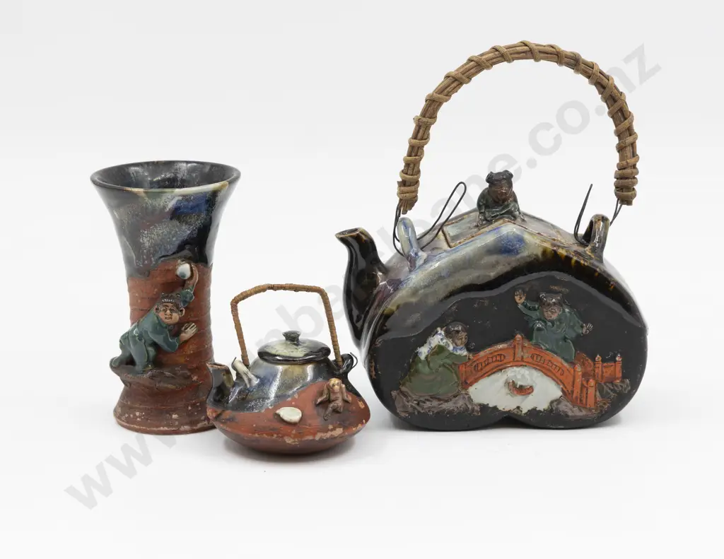Two Sumida Gawa Teapots & Vase Tallest 11cm H Image 1++