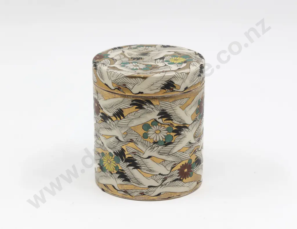 Satsuma Tea Caddy with Continuous Cranes in Flight 11cm H Image 1++