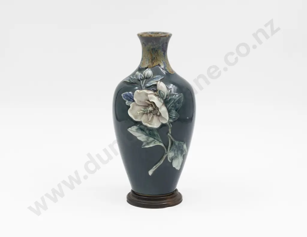 Japanese Mid C20th Relief Moulded Vase Image 1++