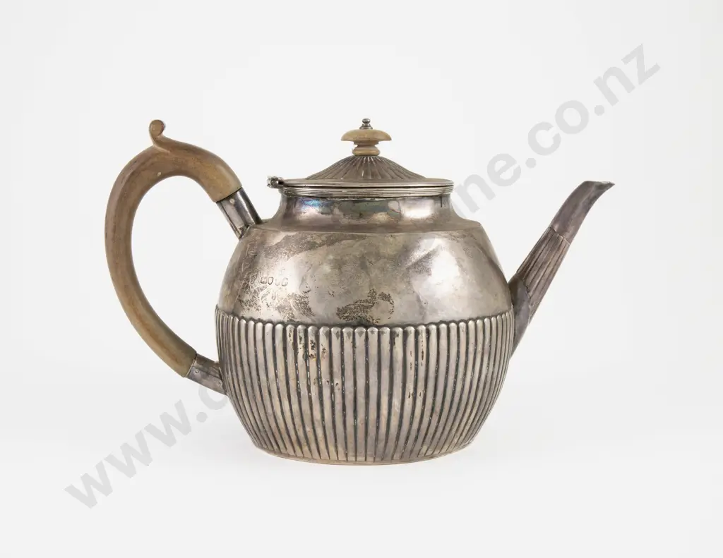 Vict S/S Teapot Image 1++