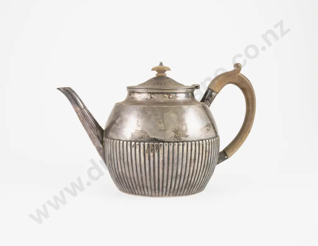 Vict S/S Teapot Image 1++