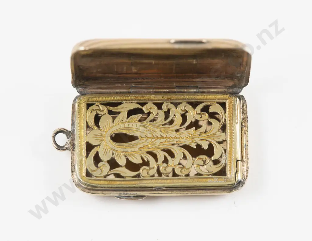 Antique 9ct Vinaigrette Charm Image 1++