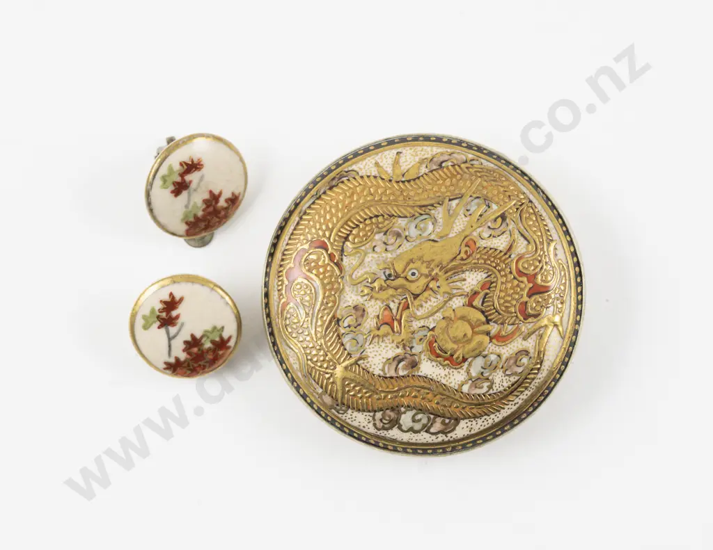 Late Meiji Period Japanese Satsuma Dragon Decorated Half Buckle Image 1++