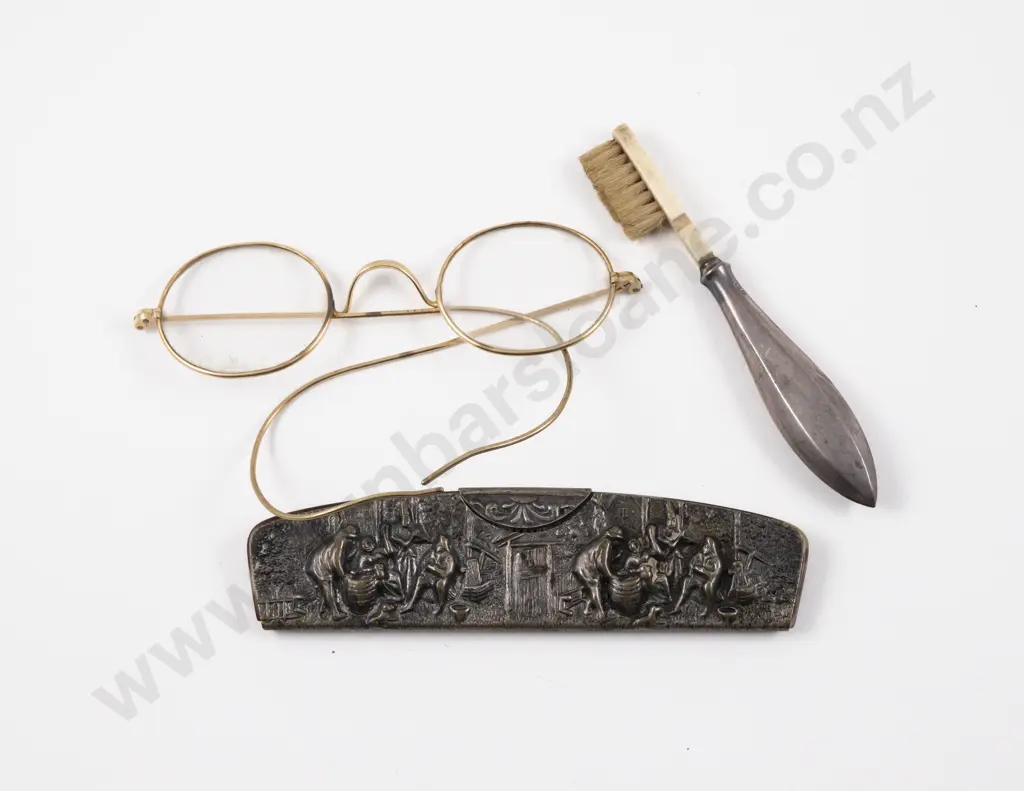 Made in Denmark Heavy Repoussé Cased Comb Image 1++