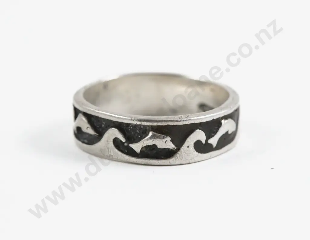 S/S Dolphin Band Ring Image 1++