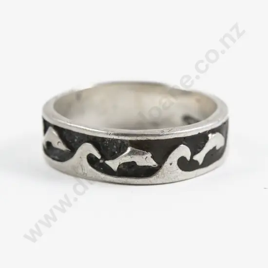 S/S Dolphin Band Ring
