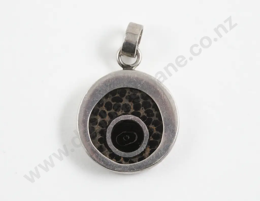 S/S Framed Black Fossil Coral Circular Pendant Image 1++